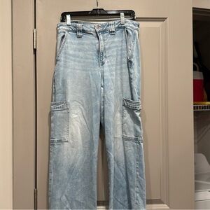 Light acid wash cargo jeans